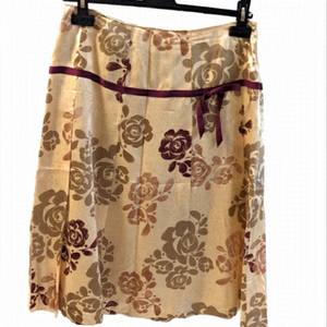 Women's skirt size 4. Beautiful gold and burgundy with burgundy trim. Silk blend